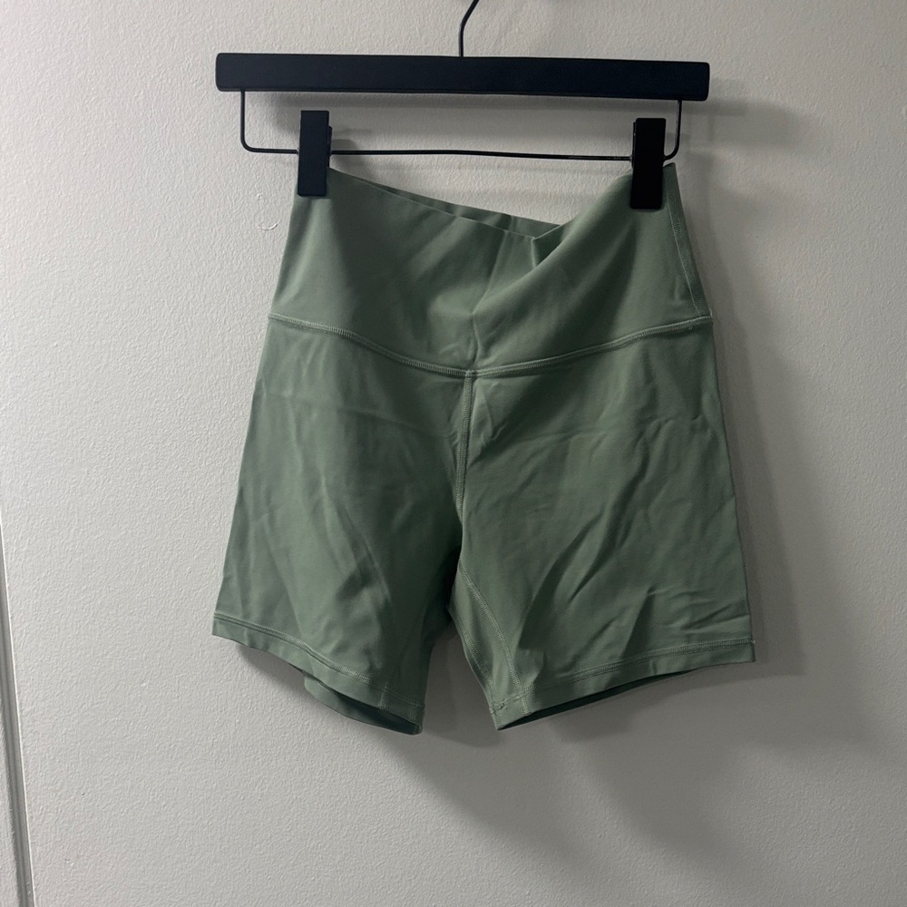 lululemon athletica Palm Court Size 8 Align 6” Shorts